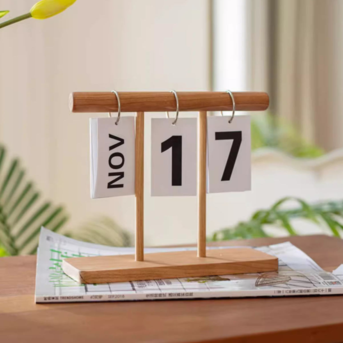 Page-Flipping Desktop Calendar